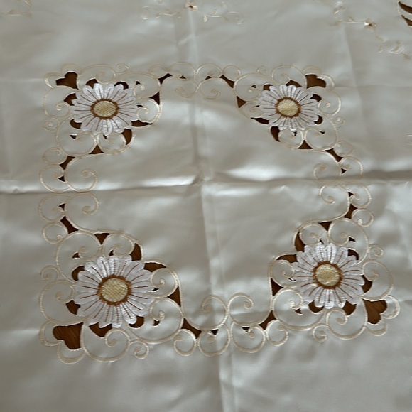 New Romanian Table cloth - Picture 5 of 5